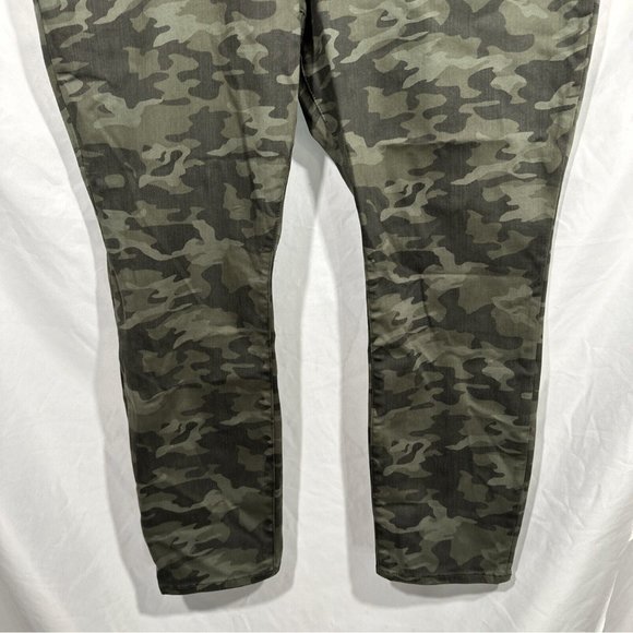 NEW‎ Good American [ Plus size 24 ] Good Waist Skinny Jeans in Camo Green - Picture 7 of 16